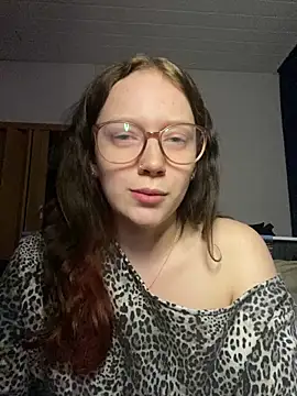 YoungLisaa18 online show from February 9, 8:00 pm