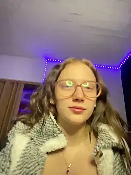 YoungLisaa18 online show from February 19, 7:46 pm