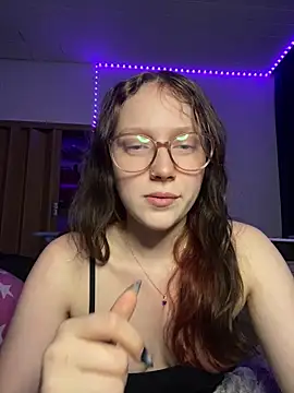 YoungLisaa18 online show from February 11, 8:10 pm