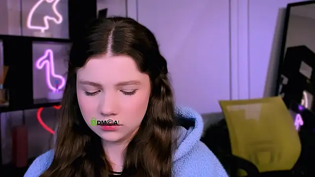 colla white online show from January 19, 5:58 am