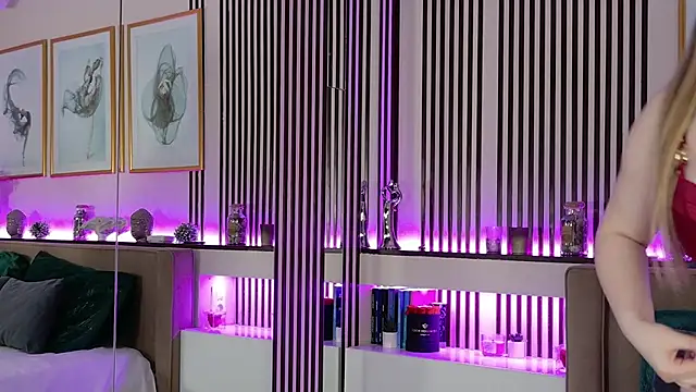 EmilyWess online show from February 13, 9:05 pm