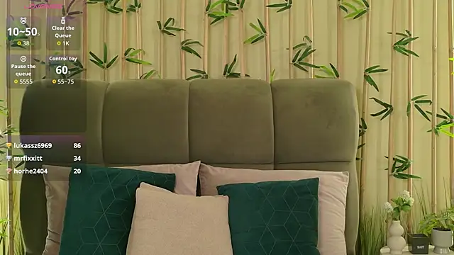 EmilyWess online show from April 12, 8:00 pm