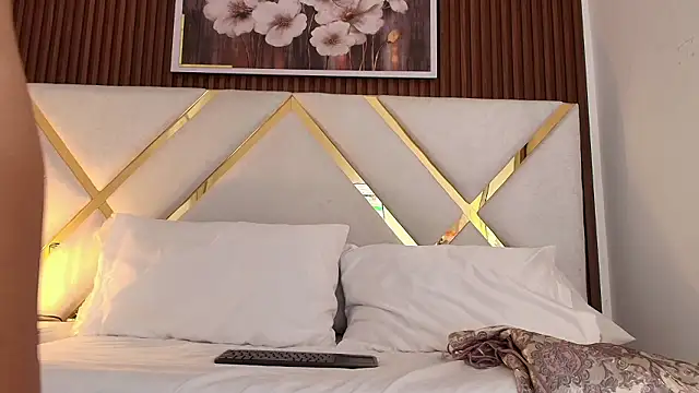 Real virgin Pussy online show from March 23, 1:39 pm