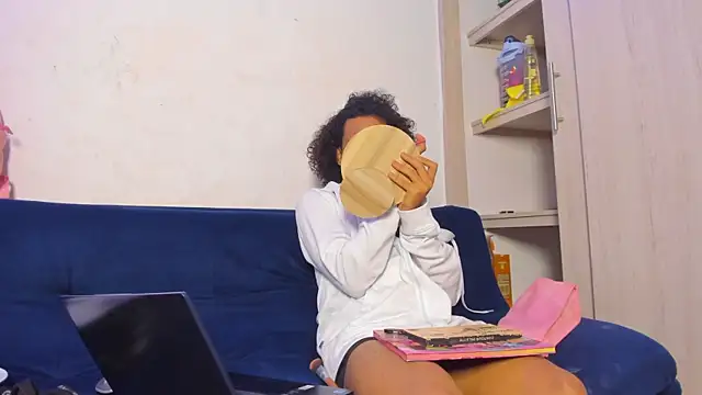 valeria huston online show from February 19, 8:40 pm