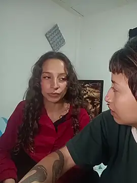 AlexxaAndRileyy online show from May 31, 6:09 pm