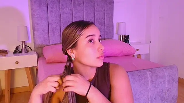 Lucy Carson  online show from April 6, 3:17 am