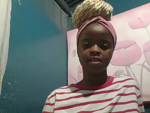 petitemew online show from March 27, 7:25 pm