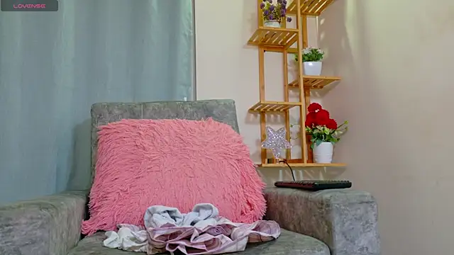 Mia C online show from April 7, 10:17 am