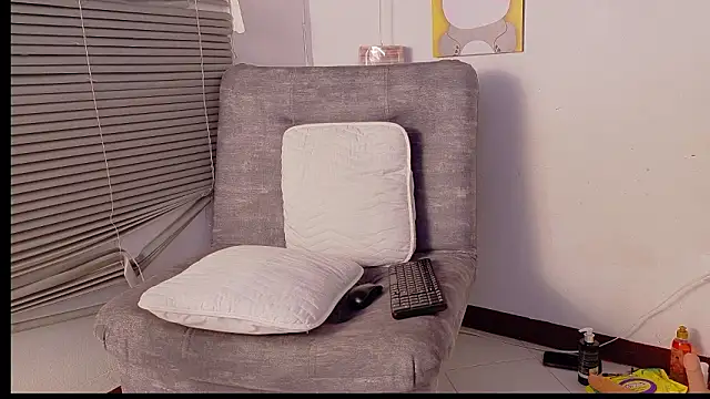 Mia C online show from March 3, 8:09 am