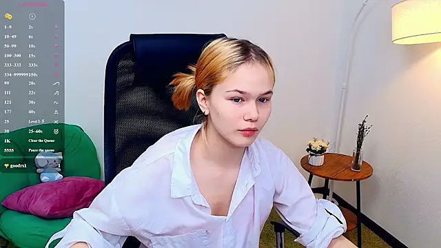 OwlLynn online show from April 30, 12:21 pm