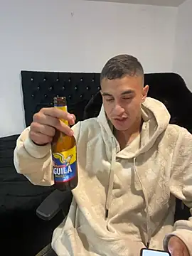 QUEENANDJOKER10 online show from January 16, 3:35 am