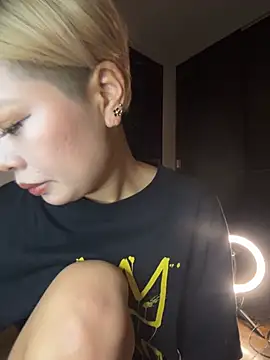 BADBITCHISAKI online show from March 23, 2:01 pm