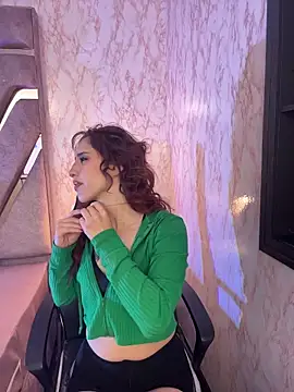 elodie rouge online show from February 9, 1:24 pm