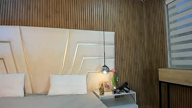 Xara Shadow online show from March 30, 11:04 pm