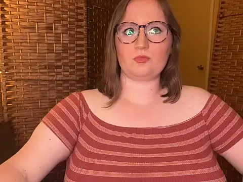 lucycomestrue online show from April 20, 8:34 pm