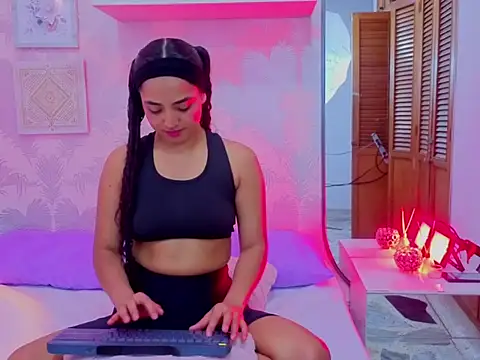 Emma Thompssonn online show from March 6, 12:44 pm