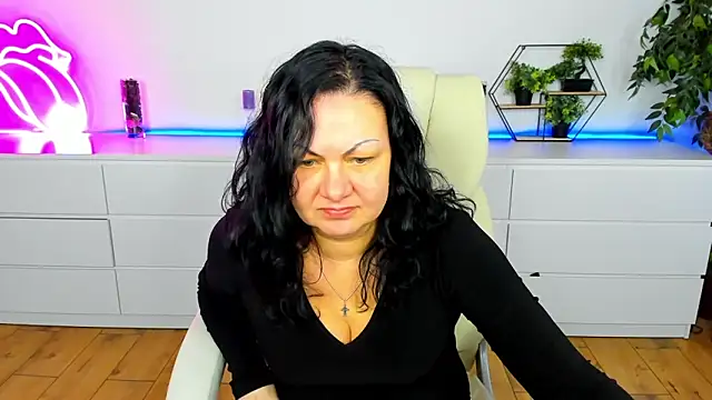 IrissMoon online show from January 18, 8:21 am