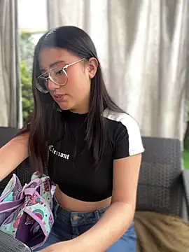 StrawberryPink  online show from March 2, 11:28 am