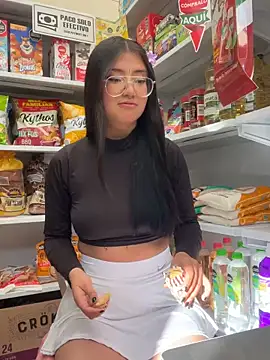 StrawberryPink  online show from February 28, 12:37 pm