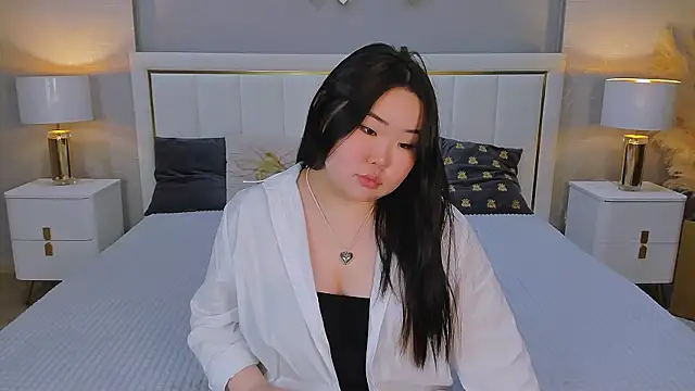 YUMI G online show from February 12, 8:54 pm