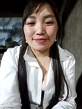 lia-coy online show from April 4, 3:00 pm