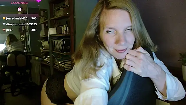 Daisy Lovely online show from June 6, 4:46 pm