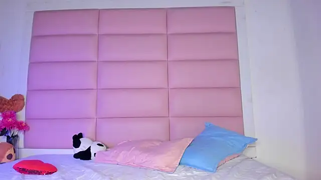 Catalinna 03 online show from March 3, 1:50 pm