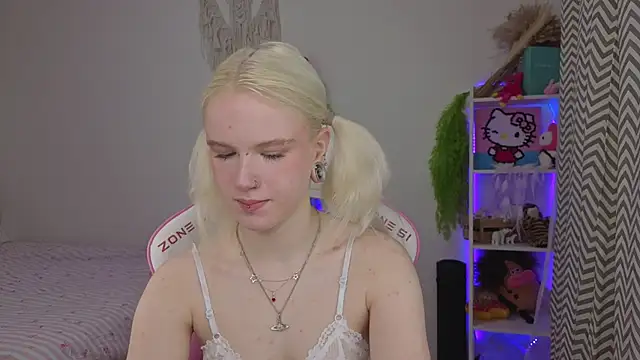 Mia WaterFall online show from April 15, 3:29 am