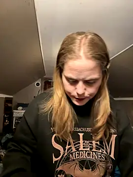 HazelFr33bird online show from October 13, 2:20 pm