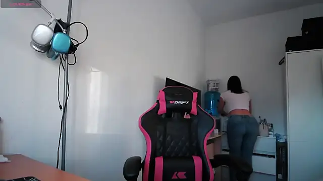 Yulian Milf online show from March 28, 5:23 pm