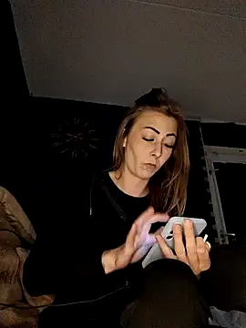 dewimp1 online show from March 30, 7:35 pm