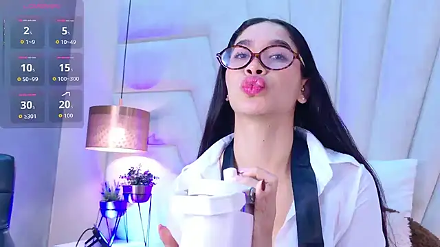 JuliaaVega online show from April 2, 1:41 pm