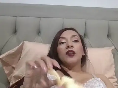 HoneyAngel2020 online show from February 20, 6:26 am