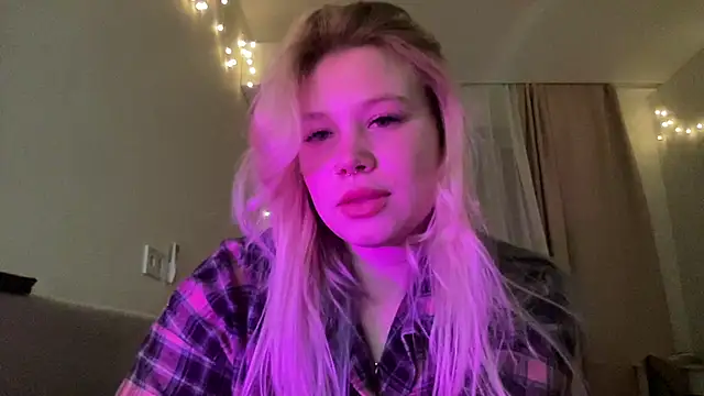 Lulu Di online show from March 29, 7:02 pm