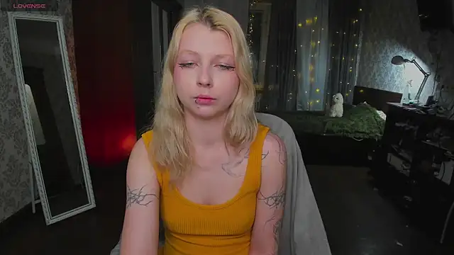 yourlovelyeve online show from March 8, 8:13 pm