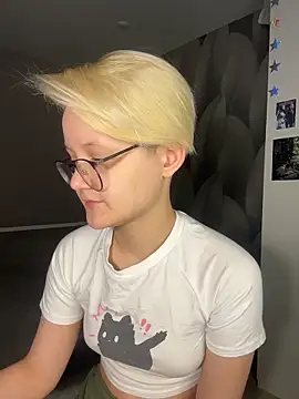 LuunaDorean online show from February 9, 10:28 am