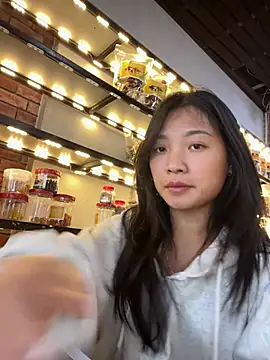 Lyn-be99 online show from May 21, 5:49 am