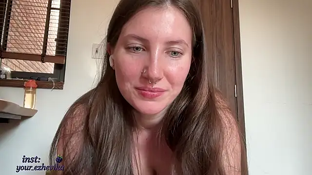 ItsEzheVika online show from March 21, 8:19 am