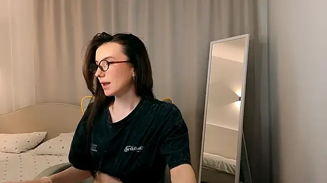 ssandralovin online show from March 7, 8:05 pm