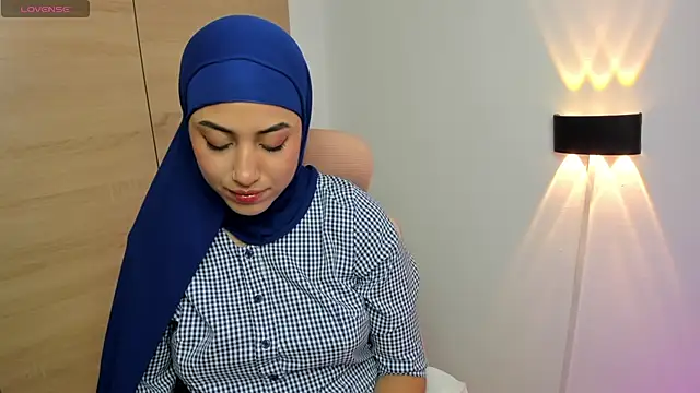 LAY LA  online show from February 4, 10:02 pm