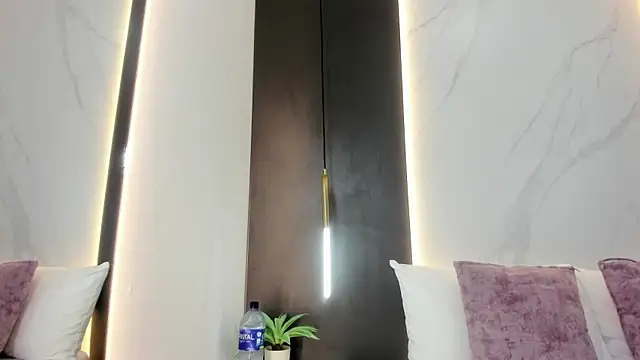 valeryn  rosse online show from February 8, 1:20 am