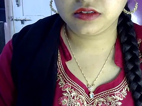 Cute Aliyaa online show from June 27, 11:00 am