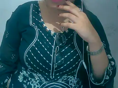 Cute Aliyaa online show from March 12, 11:02 am