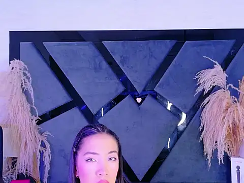 KylieWhitee online show from March 25, 1:03 pm