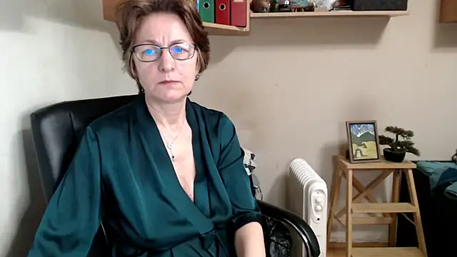 katemodel online show from February 24, 8:35 am