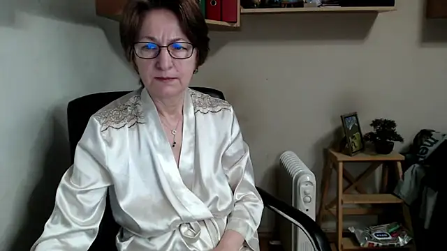 katemodel online show from February 19, 8:58 am