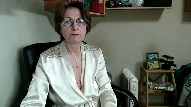 katemodel online show from March 6, 8:31 am