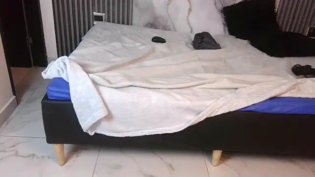 LunandCarlos online show from February 24, 2:05 pm