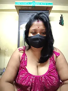 Curvy Trisha online show from July 15, 8:02 pm