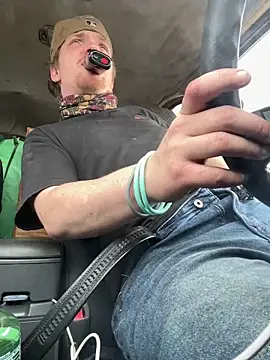 nymphcouple8395 online show from March 31, 2:17 pm
